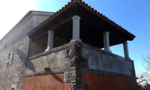 stara kuća blizu sela Rakovci stara kuća blizu sela Rakovci